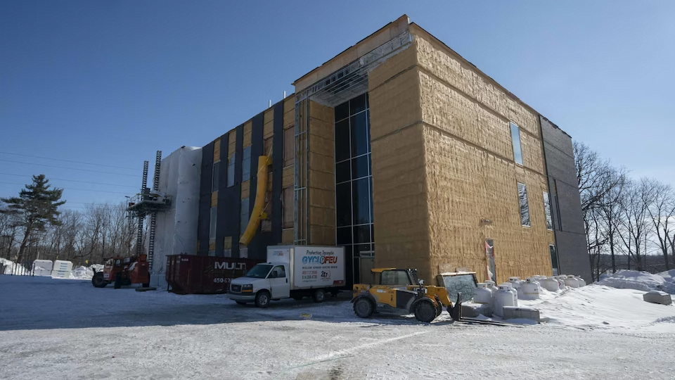 Opérations chirurgicales au privé Québec débloque un permis en